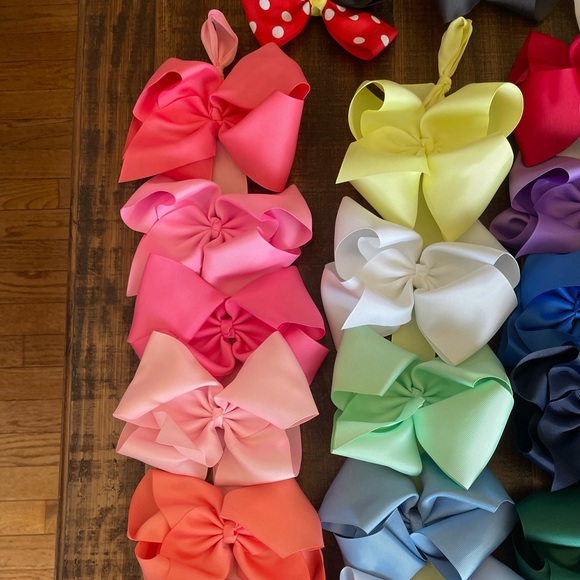 Lot of Bows - Picture 2 of 4